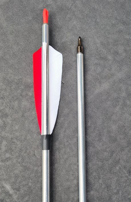 Aluminiumpil med 4 tums kalkonfjädring (fletching)
