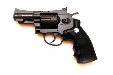 Co2-driven revolver i kaliber 4,5mm